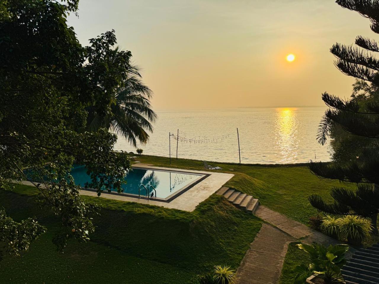 Nico Lagoon Hotel Negombo Exterior foto