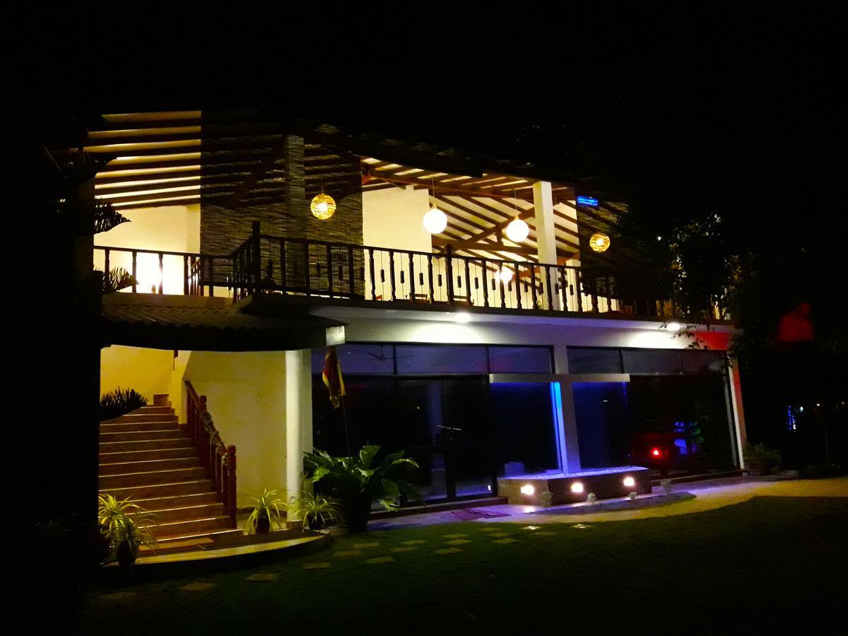 Nico Lagoon Hotel Negombo Exterior foto